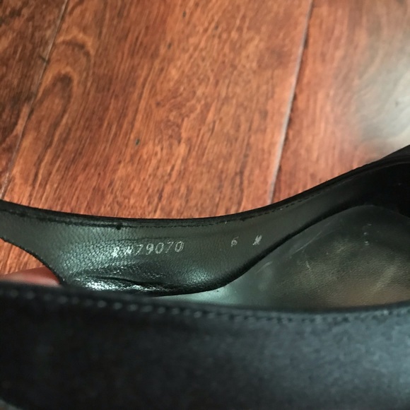 New Stuart Weitzman Satin Peep-toe Slingback Pumps - Picture 10 of 16